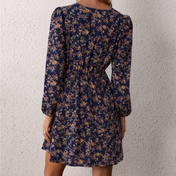 Cupshe , Alison Ditsy Floral Peasant Sleeve Mini Dress New with Tags - Picture 5 of 7